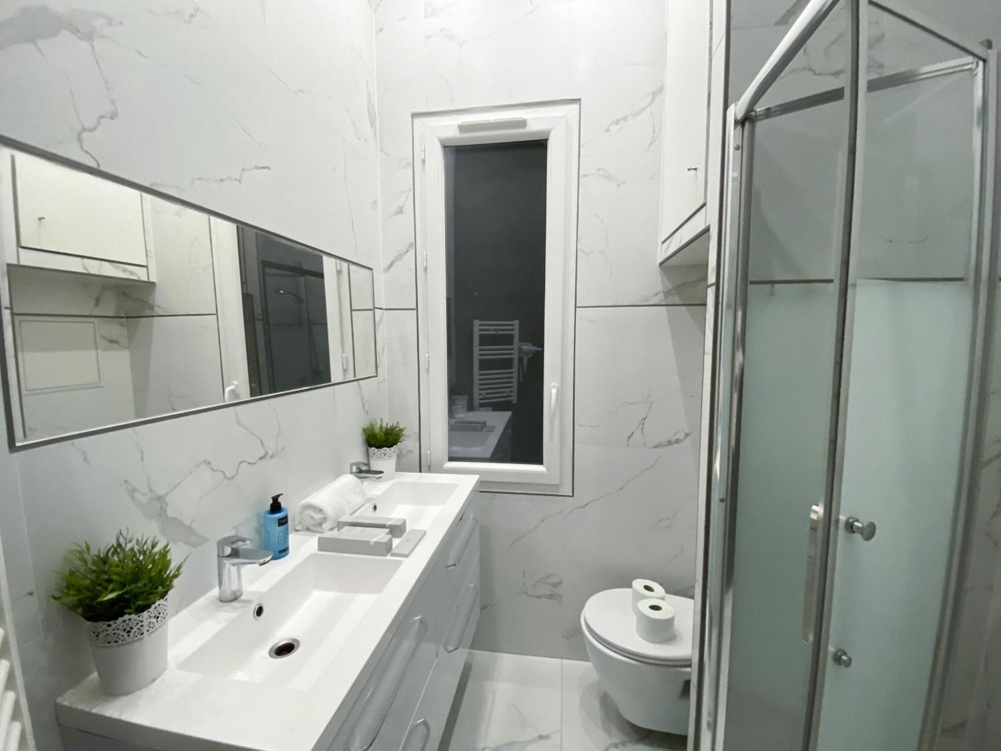 72 - Mermoz Mickey Mouse Appartement Parijs